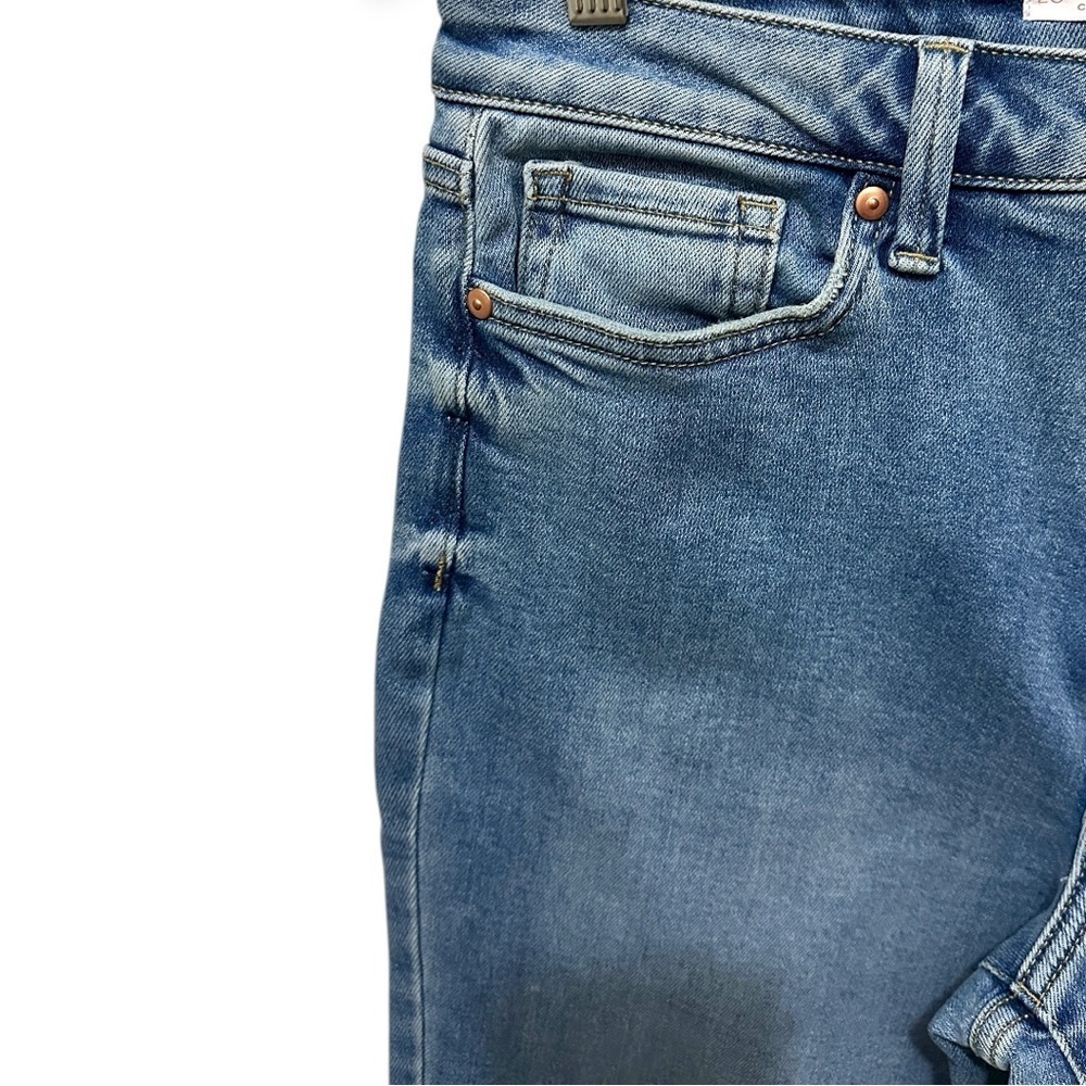 420 LC Lauren Conrad | EUC Vintage High Rise Medium Wash Flare Jeans (size 8) - Picture 7 of 14